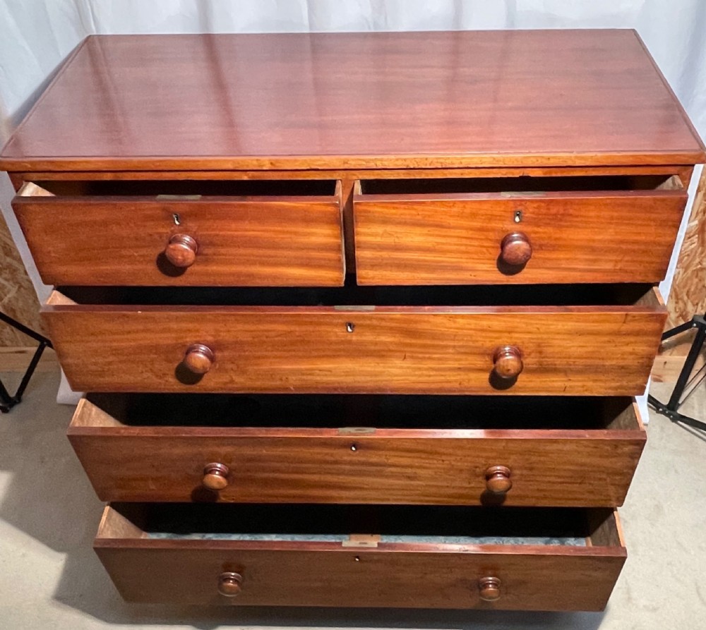 Excellent Victorian Chest of Five Drawers on turned feet View IX