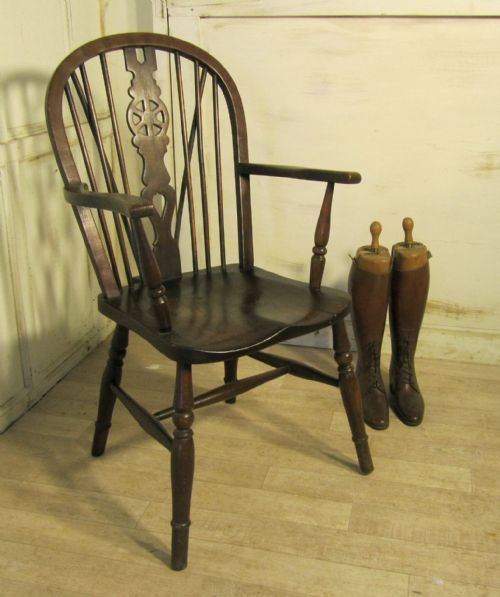 Beech and Elm Wheel Back Windsor Carver Chair
