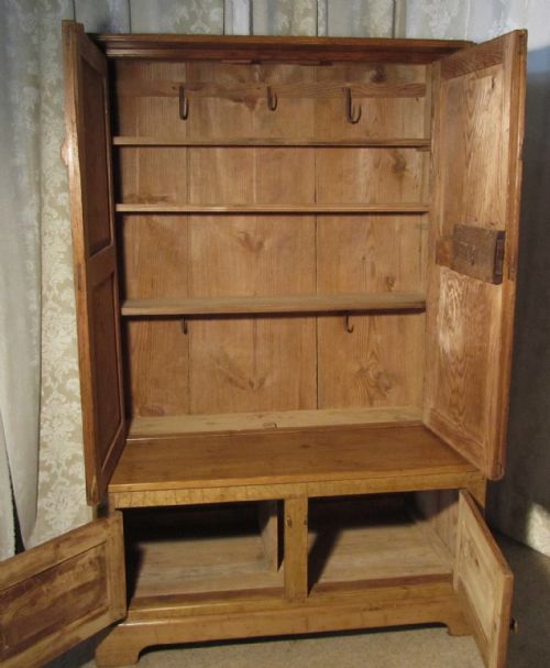 fig 1. 17th Century Bacon Settle Pine Press