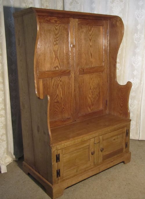 fig 3. 17th Century Bacon Settle Pine Press