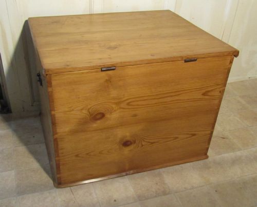 fig 2. Large Georgian Pine Box or Coffee Table