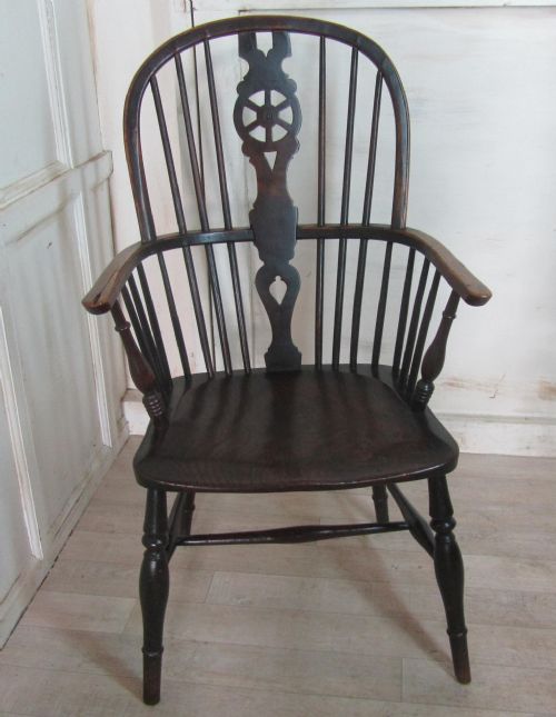 fig 1. A Georgian Elm and Ash Wheel Back Windsor Carver Chair