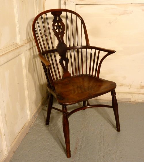 fig 1. A Georgian Elm and Yew Wheel Back Windsor Carver Chair