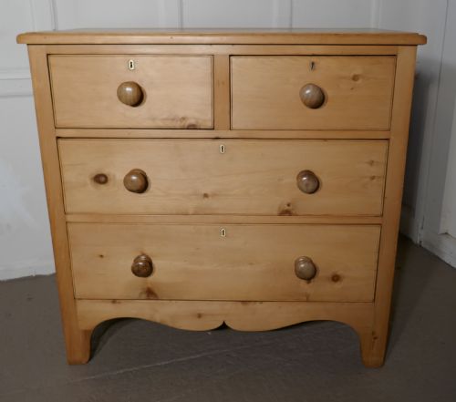 Charming Old Georgian Pine Chest of Drawers