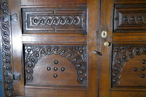 fig 4. 17th Century Welsh Oak Housekeepers Hanging Cupboard