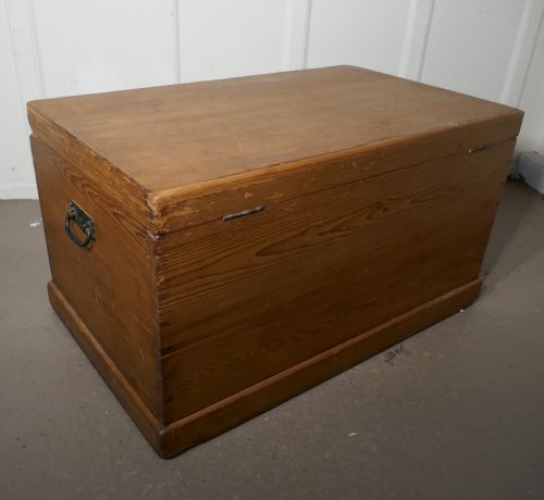 fig 1. Large Georgian Pine Blanket Box