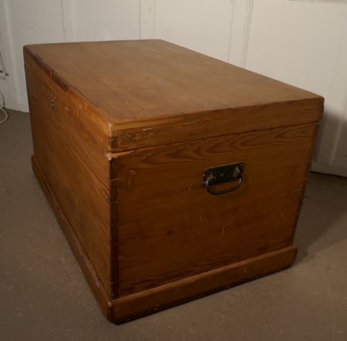 fig 3. Large Georgian Pine Blanket Box