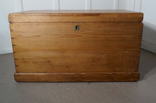 fig 4. Large Georgian Pine Blanket Box