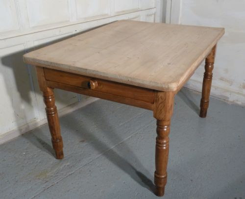 A Traditional Victorian Scrub Top Pine Kitchen Table