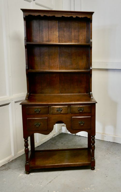 Country Oak Gothic Style Cottage Dresser