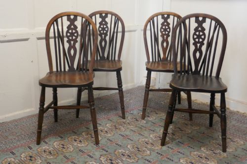 A Set of 4 Beech & Elm Wheel Back Windsor Kitchen Dining Chairs