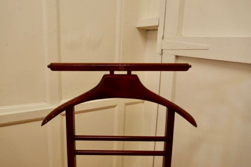 fig 2. Italian Art Deco Gentleman’s Floor Standing Suit Hanger by Brevettato