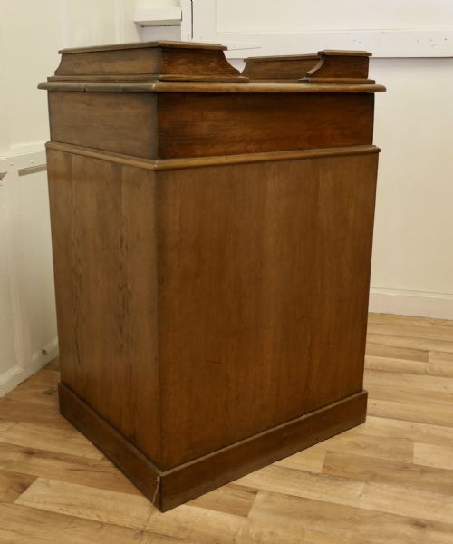 fig 3. French Oak Hotel Restaurant Reception Hostess Greeting Station