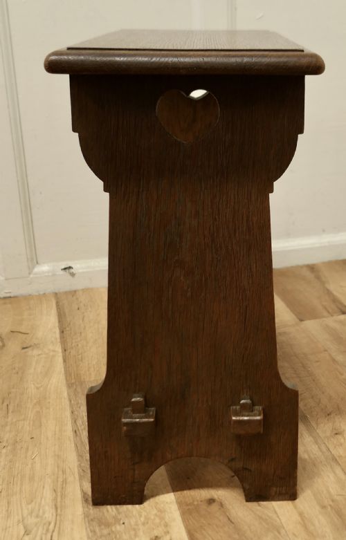 fig 1. Arts and Crafts Golden Oak Joint Stool