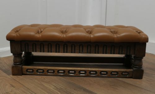 ARTS AND CRAFTS CHESTERFIELD BUTTONED LEATHER OAK FOOT STOOL