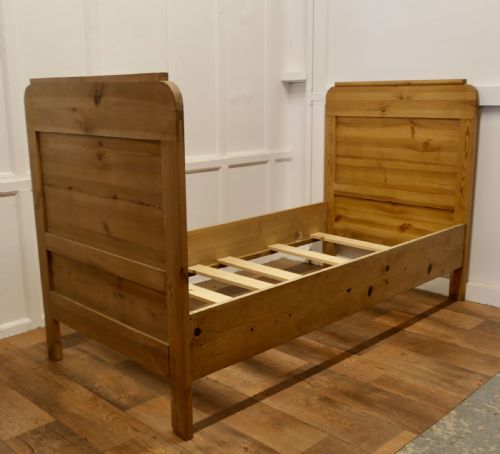FRENCH PINE SINGLE SLEIGH BED LIT BATEAU
