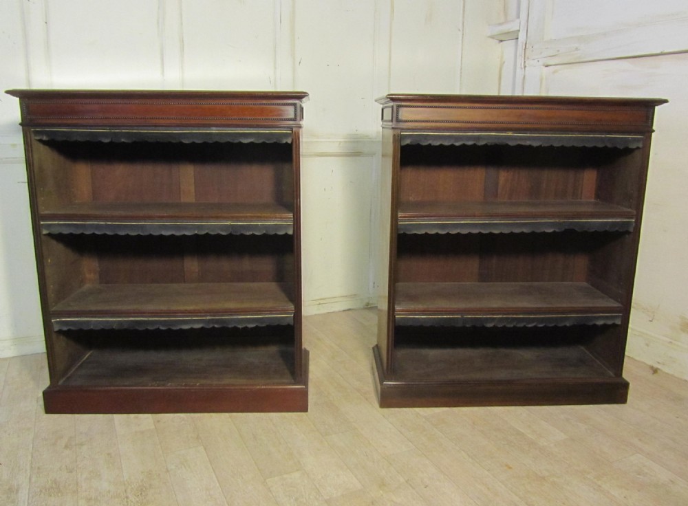 A Superb Pair of Chippendale Style Mahogany Open Bookcases, Book Shelves dating from 1900