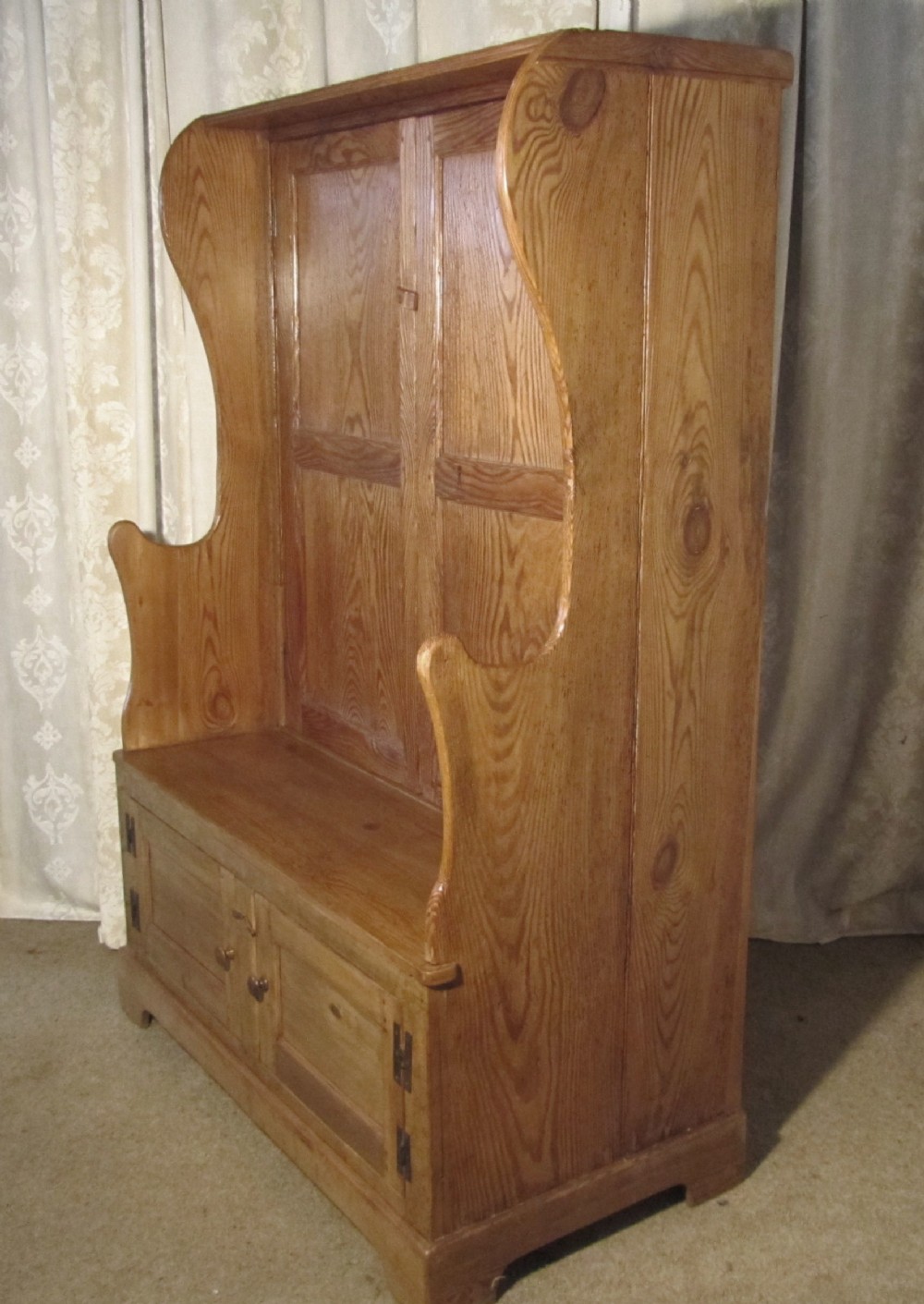 17th Century Bacon Settle Pine Press