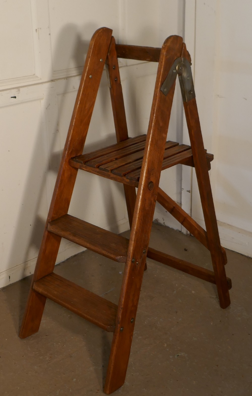 Easy Action Pine Step Kitchen Step Ladder 