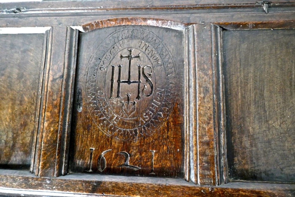 A Small Early 17th Century Carved Oak Coffer, 1621 View VII