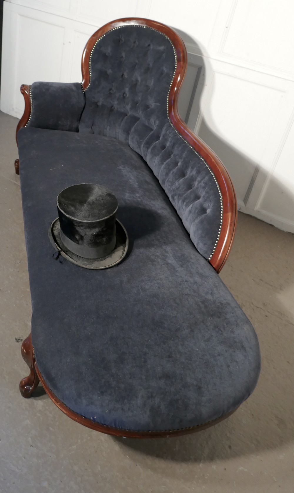 Mahogany and  Velvet Boudoir Chaise Longue   View VII