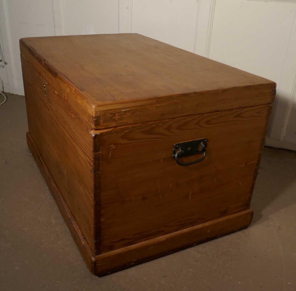Large Georgian Pine Blanket Box  View IV