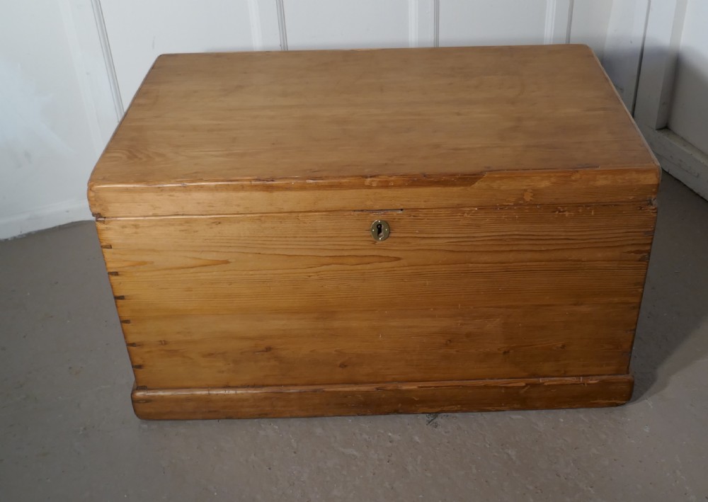 Large Georgian Pine Blanket Box  View VI
