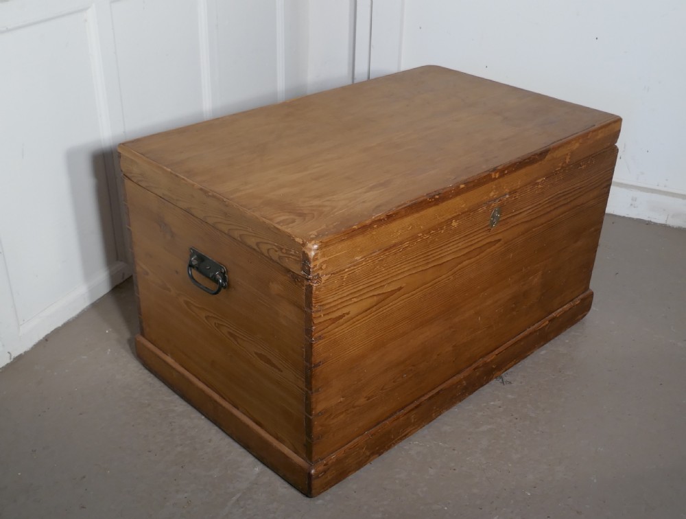 Large Georgian Pine Blanket Box  View VII