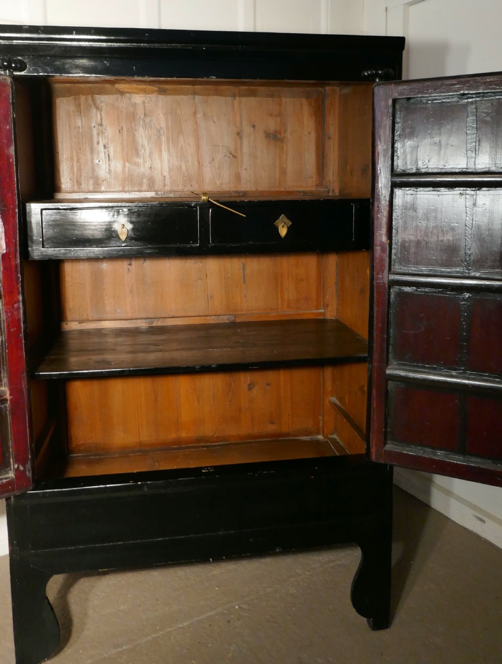 Chinoiserie Art Deco Black Lacquer and Brass Cupboard View VI
