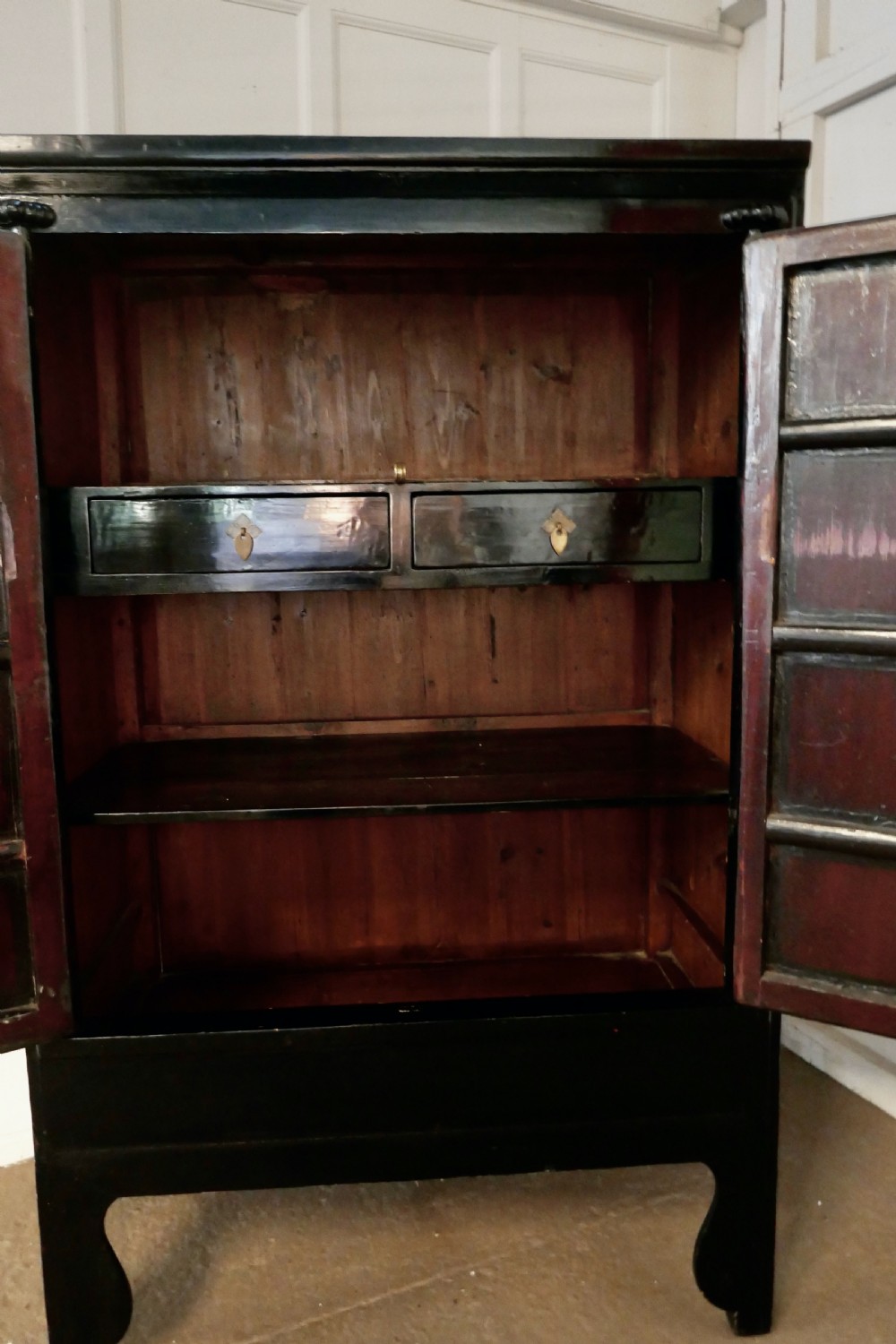 Chinoiserie Art Deco Black Lacquer and Brass Cupboard View X