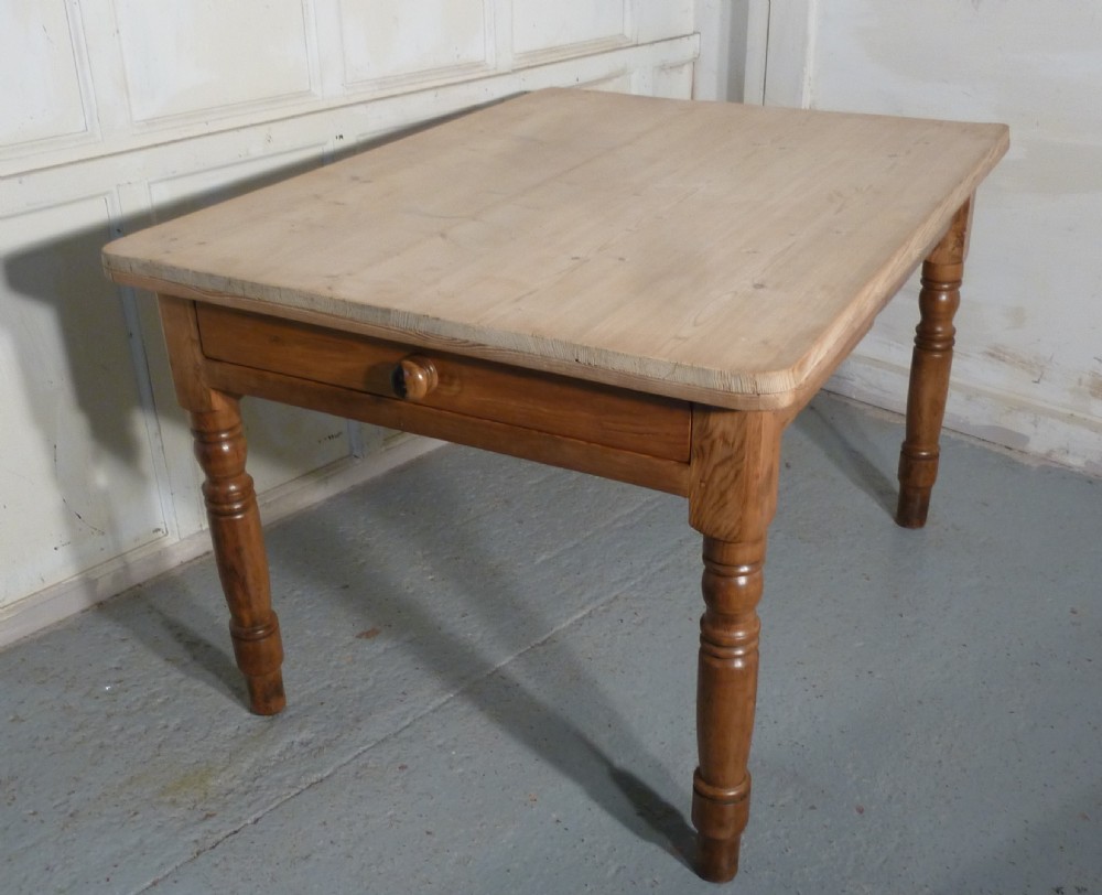 A Traditional Victorian Scrub Top Pine Kitchen Table