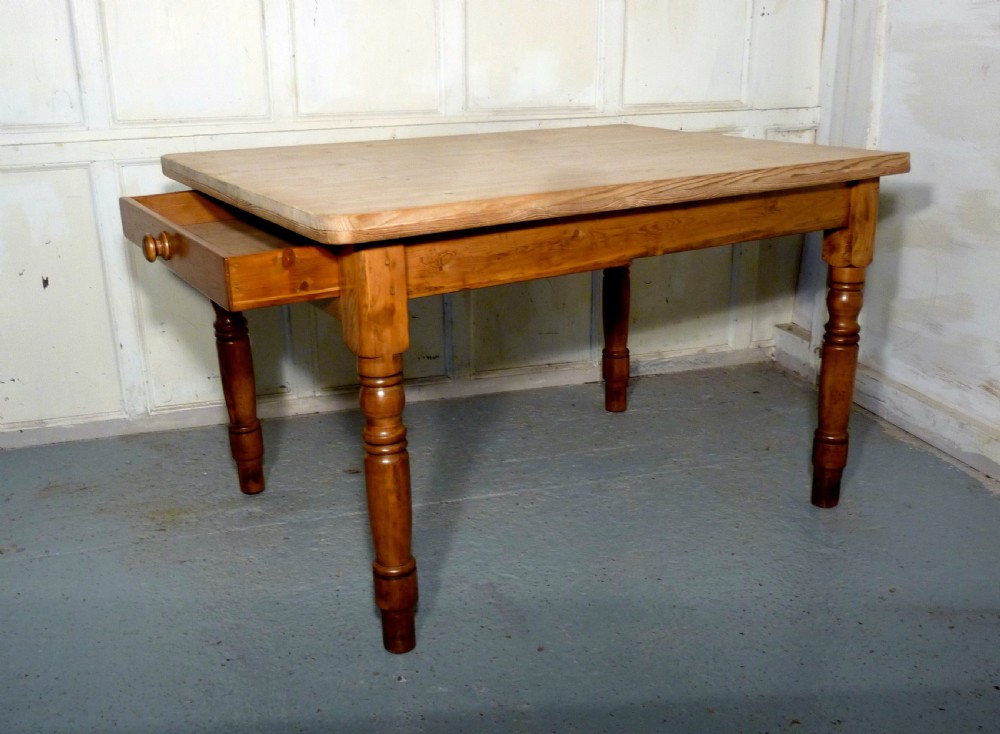 A Traditional Victorian Scrub Top Pine Kitchen Table View V