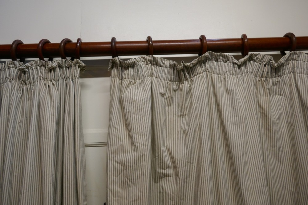 A Very Long Victorian Mahogany Curtain Pole with Rings View X