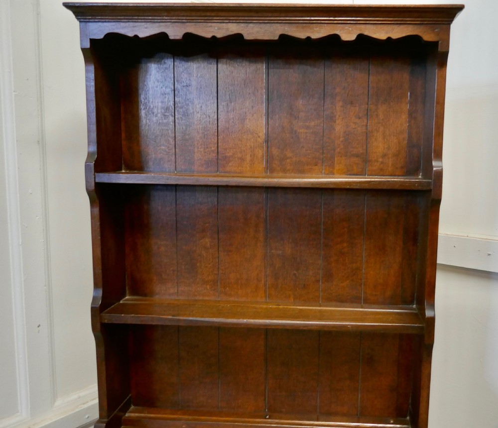 Country Oak Gothic Style Cottage Dresser    View IV