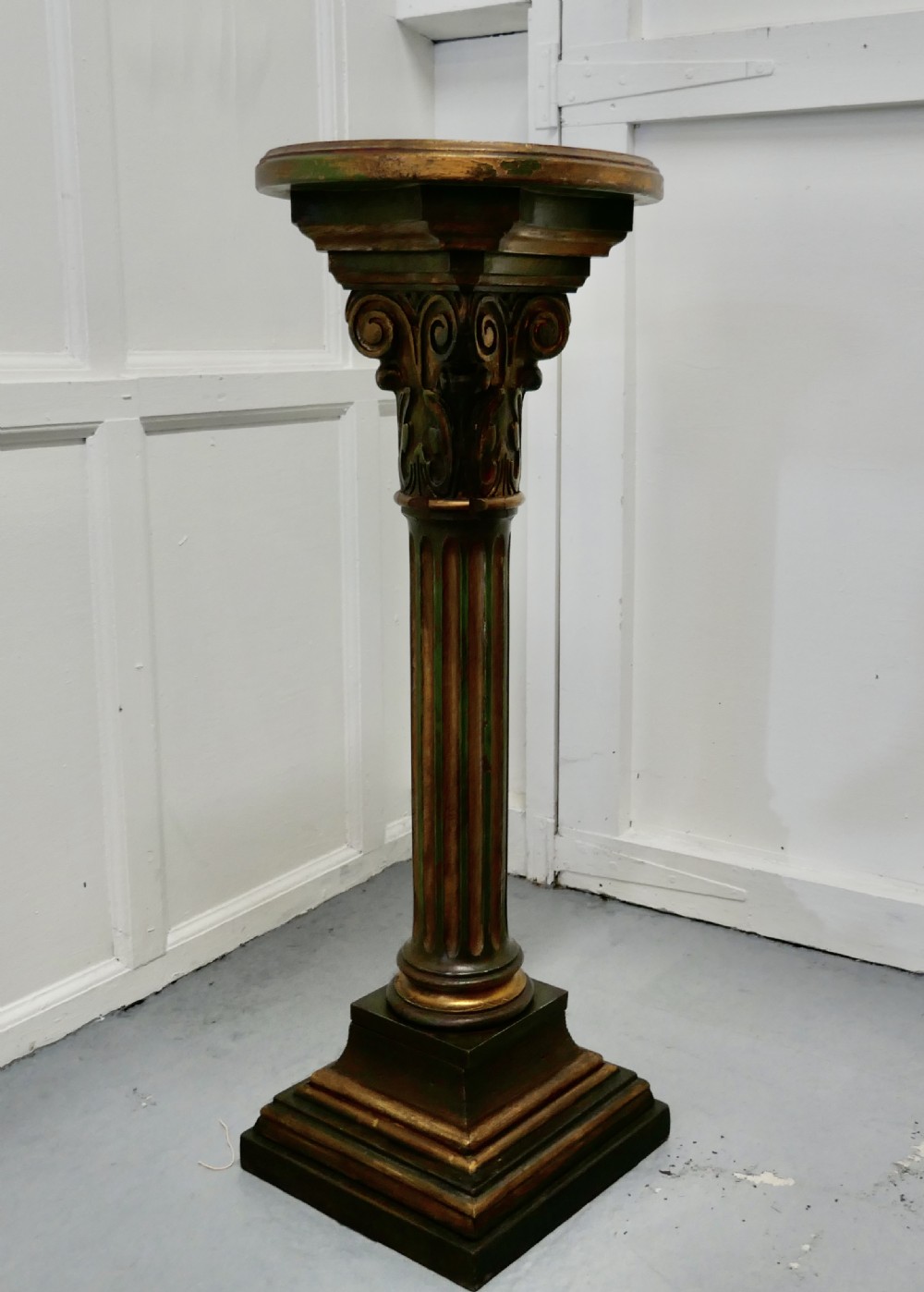 19th Century Italian Carved Gilt Wood Column Display Pedestal