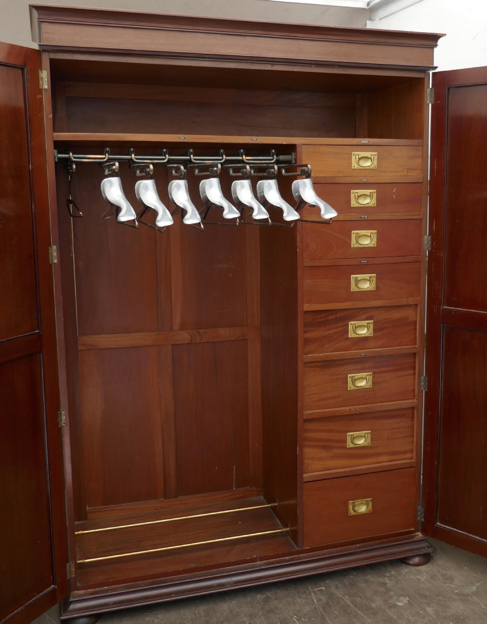 Edwardian Gentleman’s Mahogany Wardrobe Compactum by Merryweather, London View XIII