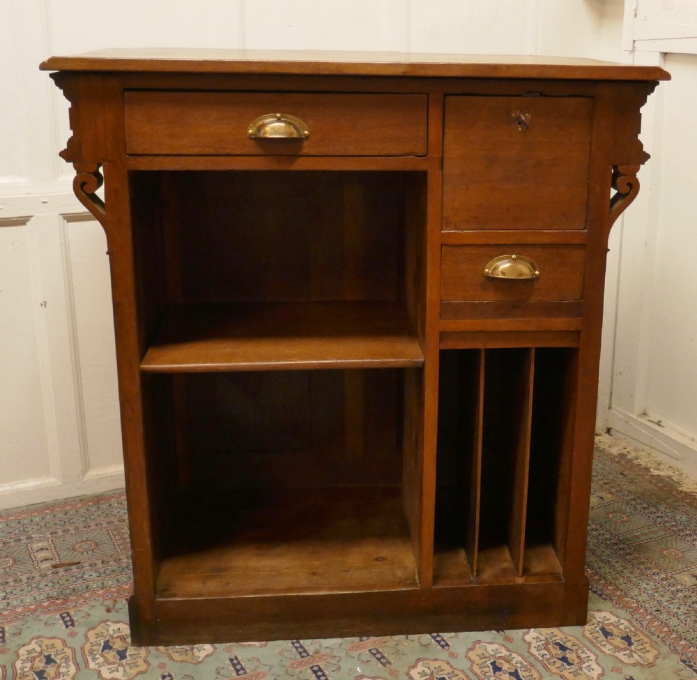 French Oak Hotel Restaurant Reception Hostess Greeting Station, Greeter View VI