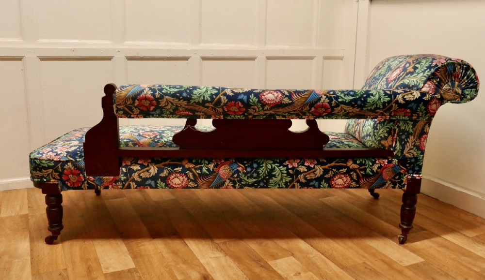 Edwardian Mahogany Chaise Long, William Morris Fabric View VII