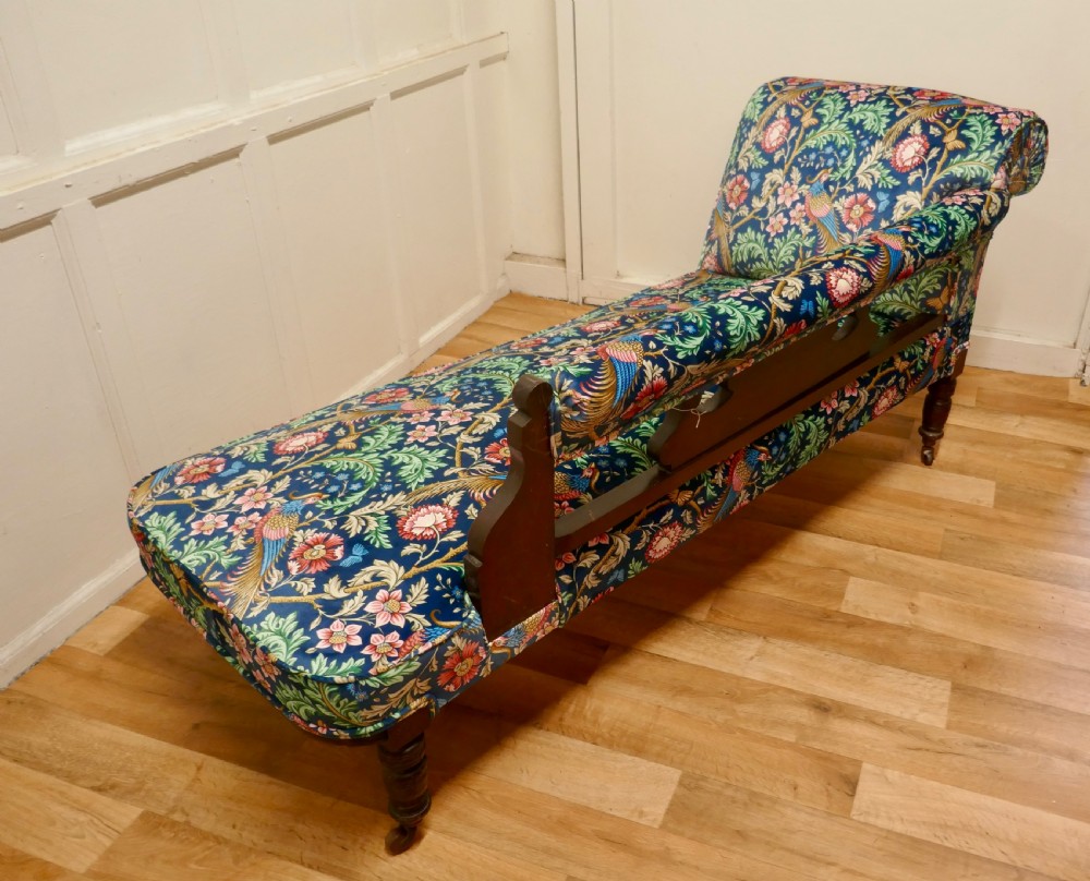 Edwardian Mahogany Chaise Long, William Morris Fabric View IX