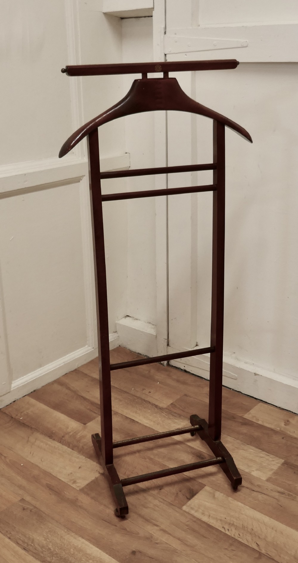 Italian Art Deco Gentleman’s Floor Standing Suit Hanger by Brevettato