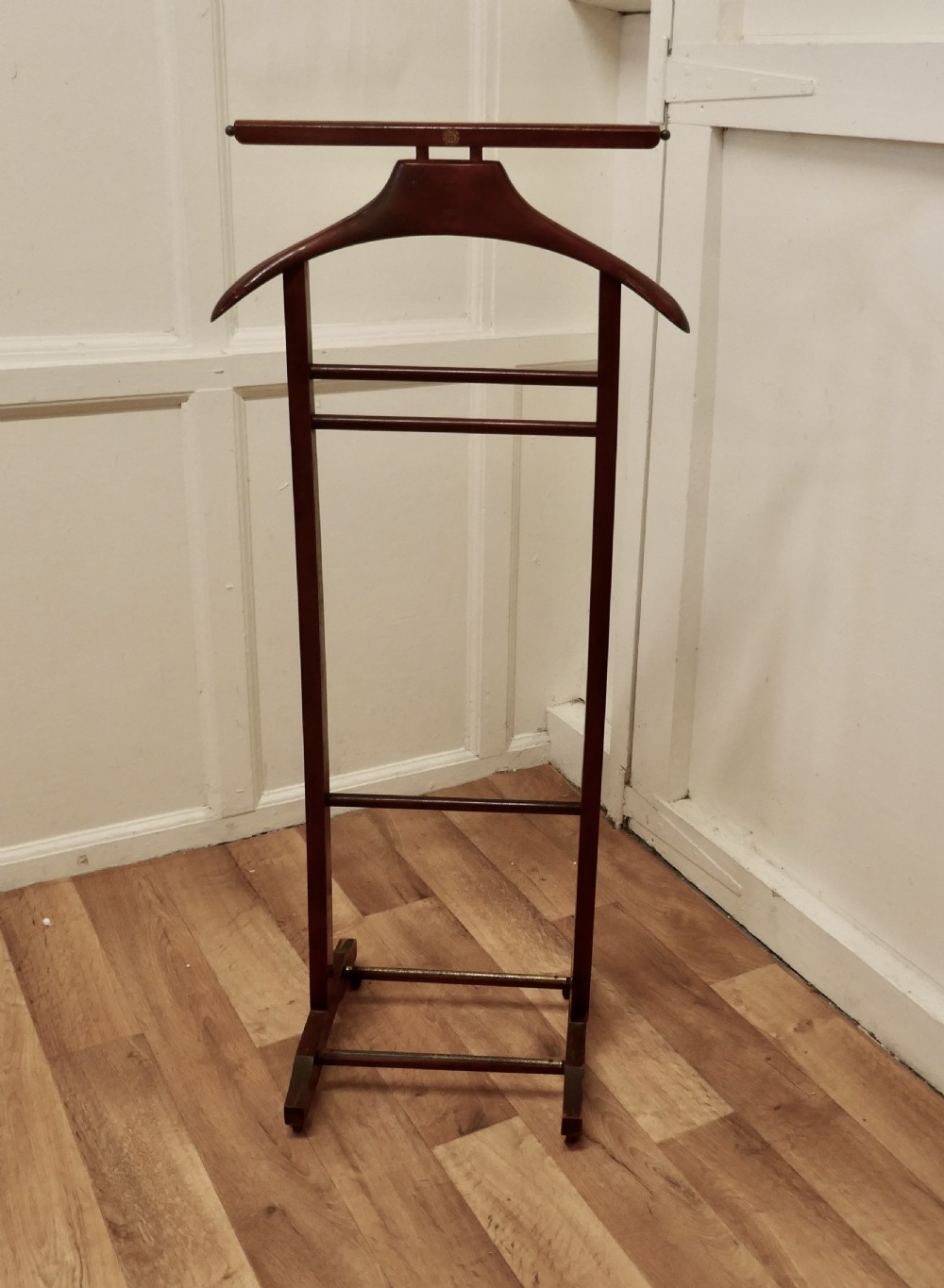 Italian Art Deco Gentleman’s Floor Standing Suit Hanger by Brevettato View II