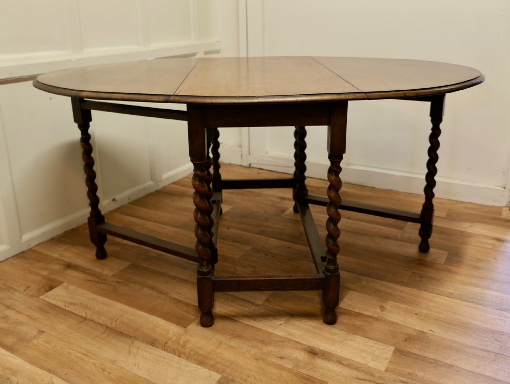 Good Victorian Solid Oak Barley Twist Gate Leg Dining Table