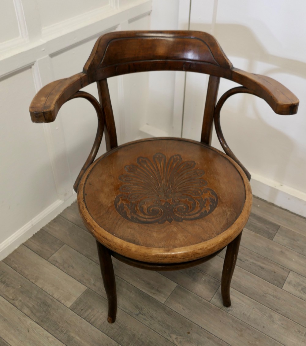 Large Roomy Bentwood Carver Chair View IV