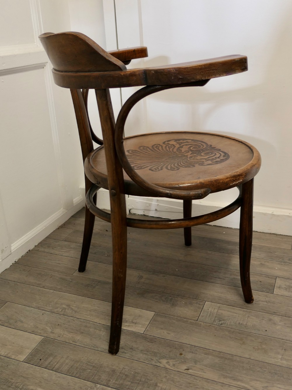 Large Roomy Bentwood Carver Chair View V