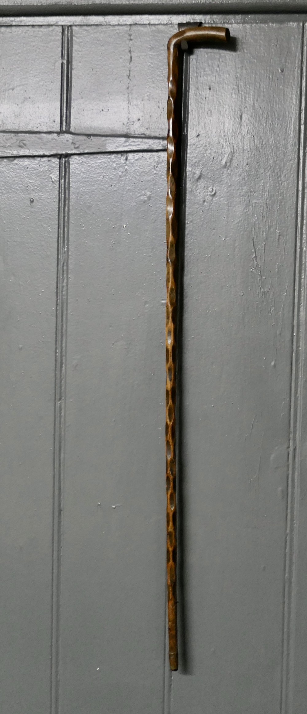 A Beautiful Natural Wood Zig Zag Shaft Walking Cane 