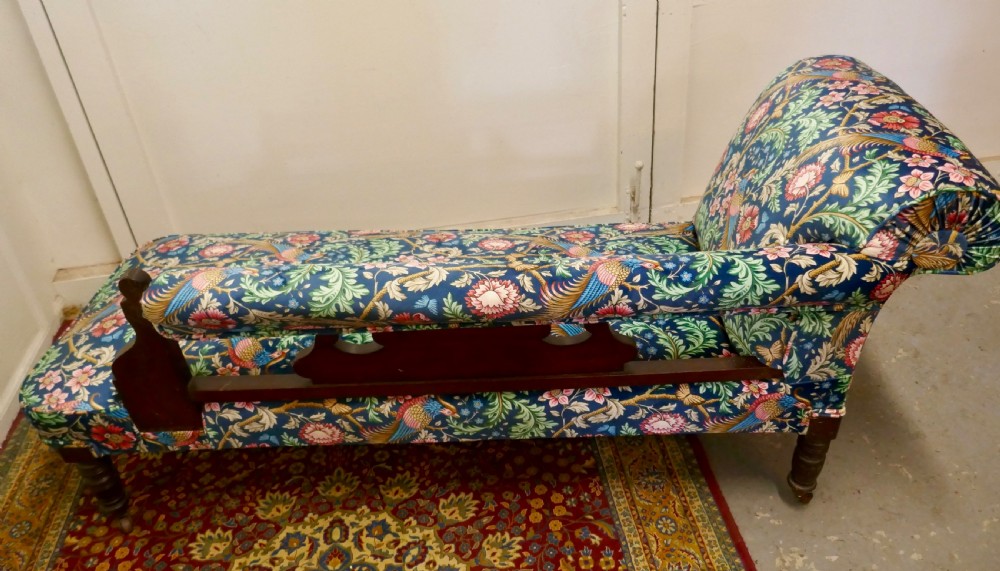Edwardian Mahogany Chaise Long, William Morris Fabric View IX
