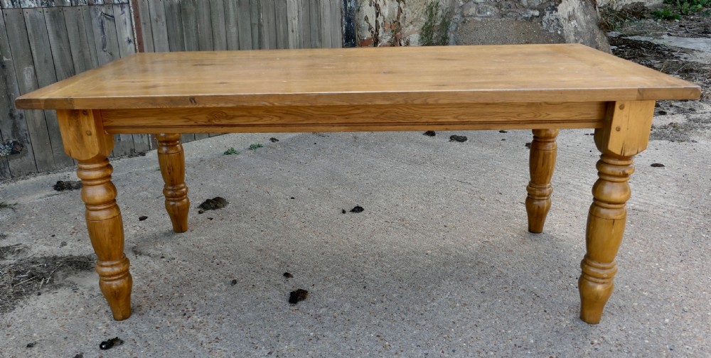 Good Size Rustic Farmhouse Table in Oak