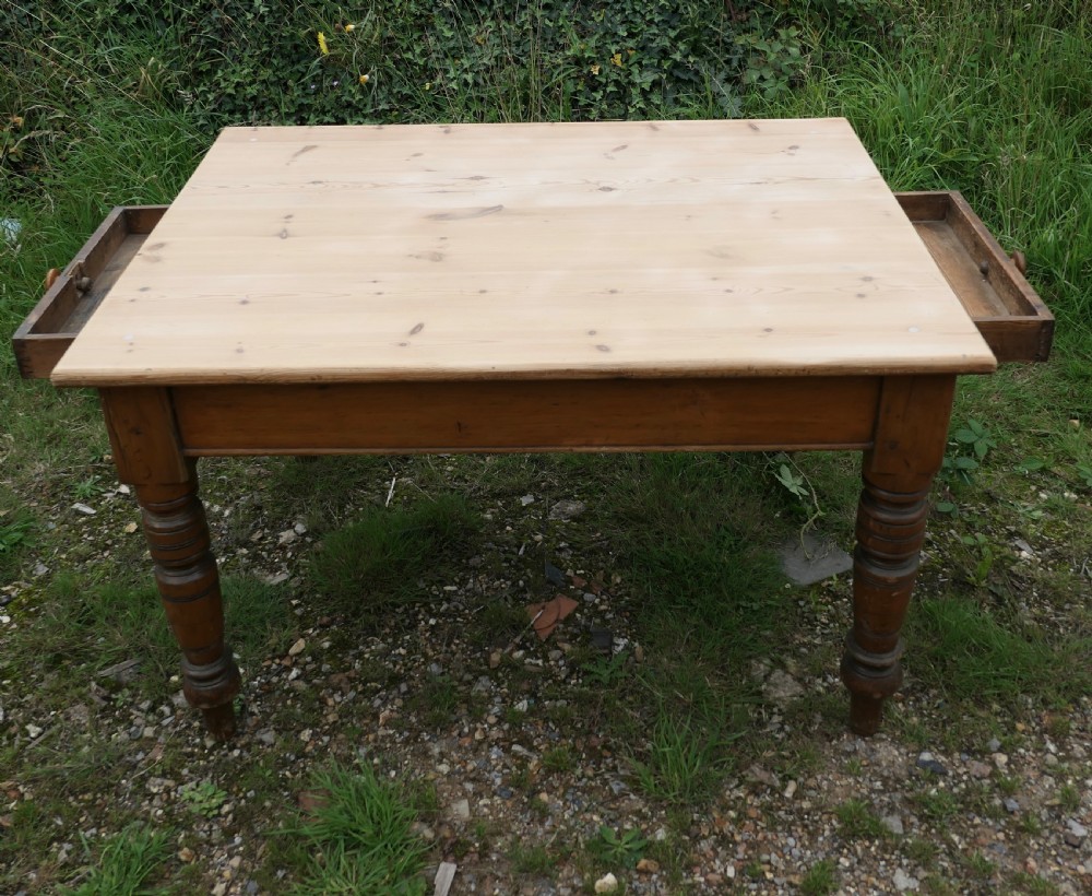 6 Seater Farmhouse Pine Table   View VII