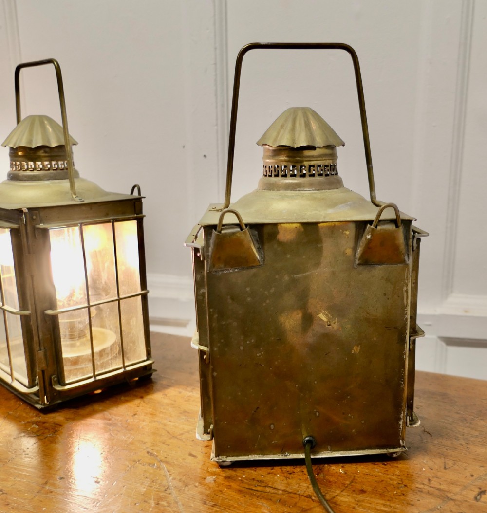 A Superb Pair of Brass Large Wall Lanterns, Carriage Lamps View VIII