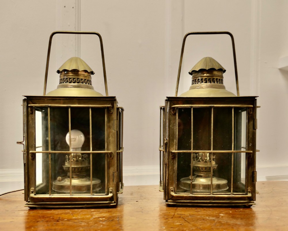 A Superb Pair of Brass Large Wall Lanterns, Carriage Lamps View IX